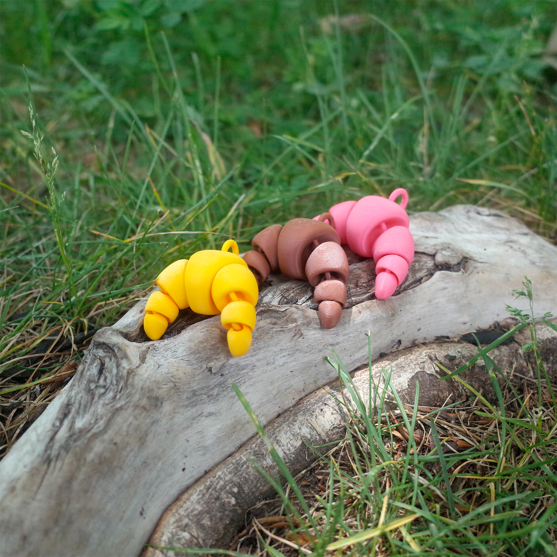 3D printed croissants in yellow, brown and pink  PLA, put on a tree branch, perfect as a keychain and bagcharm – PrintBabe
