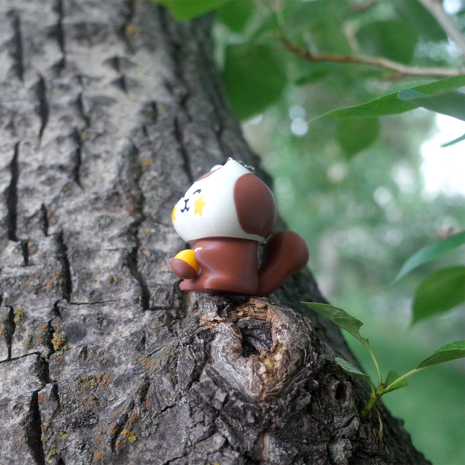 Side view of the Cubby Squirrel on a tree