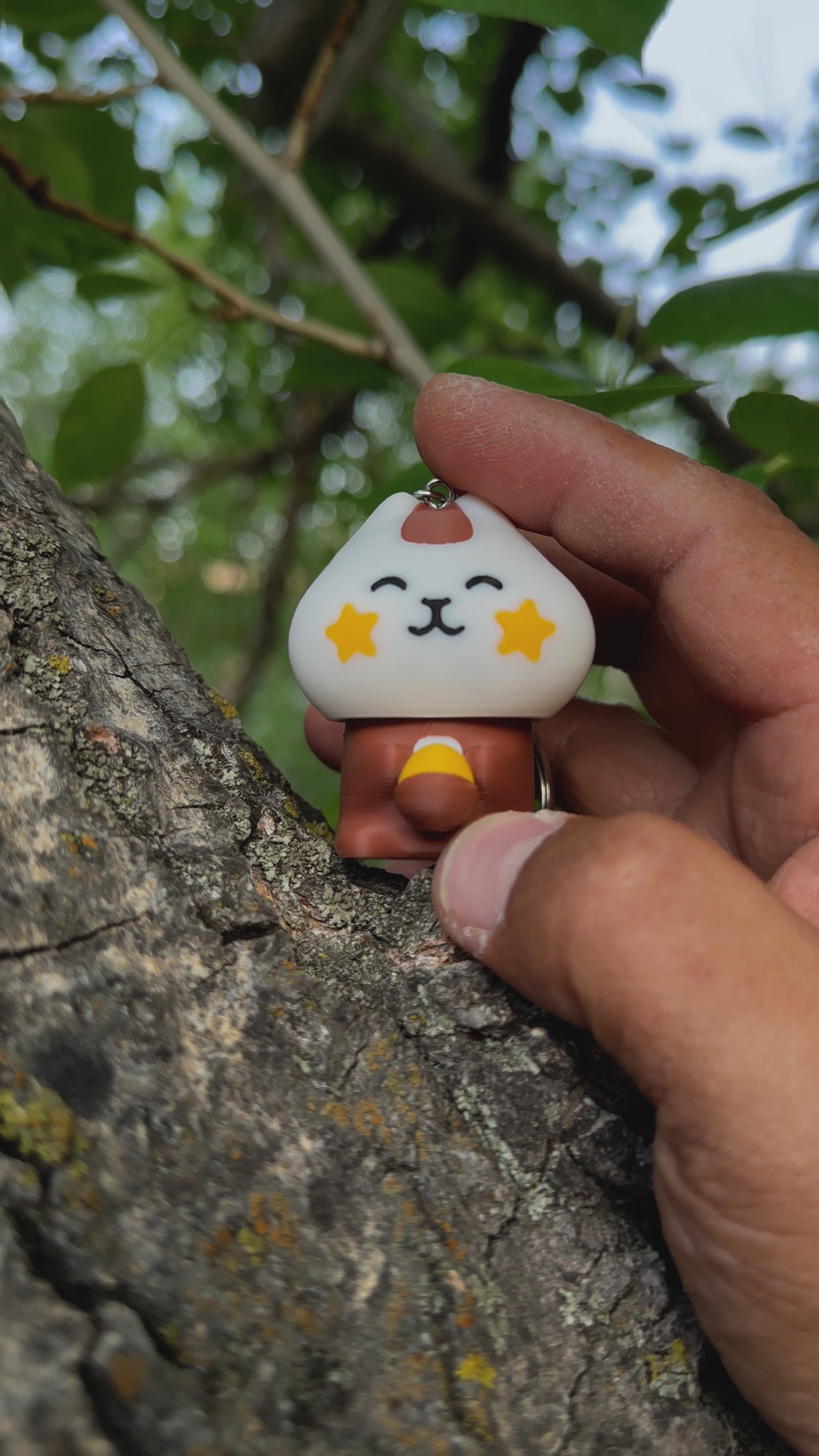 The Chubby Squrrel clicky fidget is being pressed rapidly, making an interesting sound.